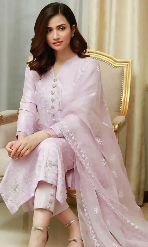 Bareeze – 3PC Lawn Heavy Embroidered Shirt With Organza Embroidered Dupatta price in Pakistan